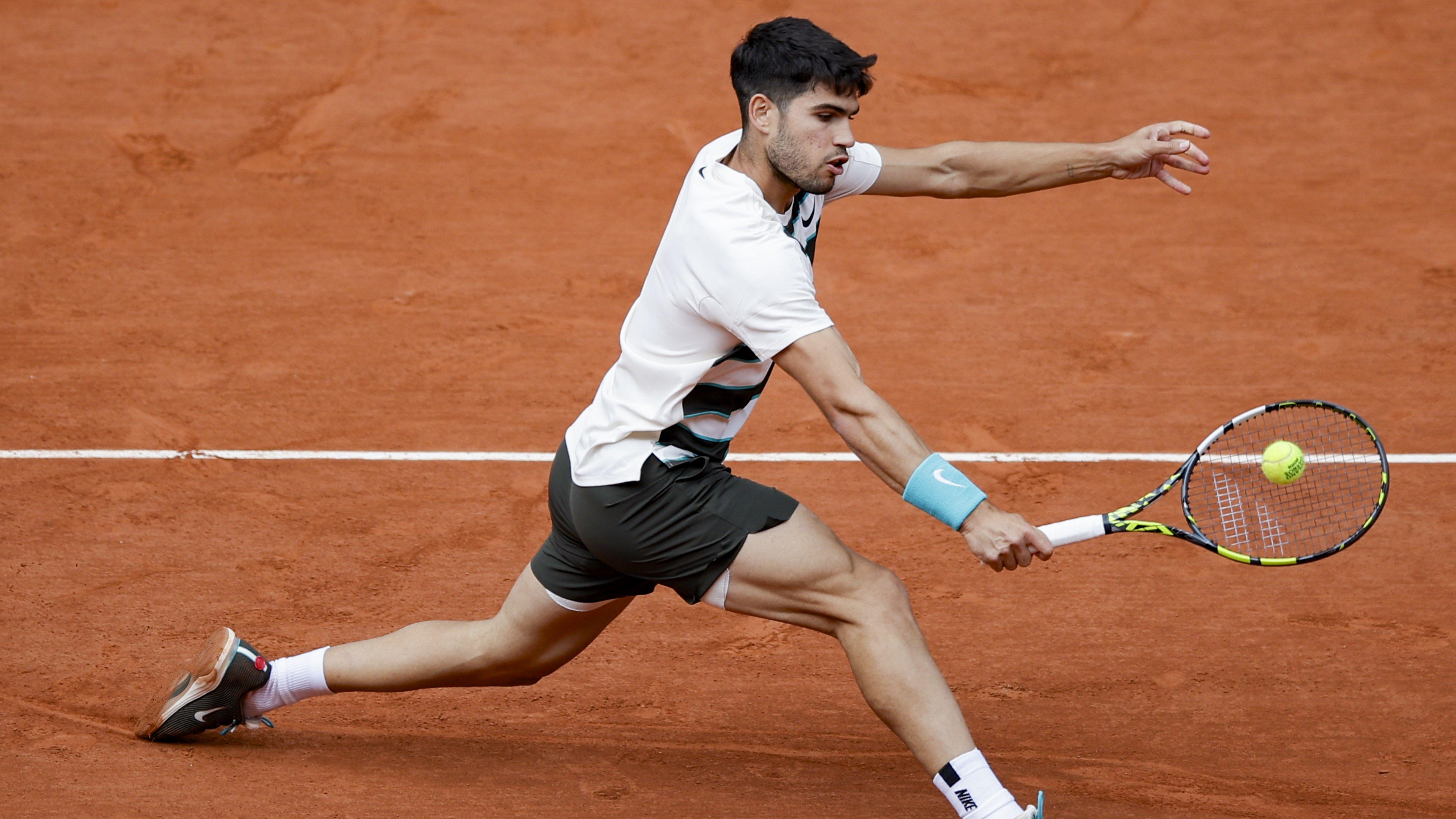 French Open final: Alcaraz serving to stay in match in thrilling fifth set