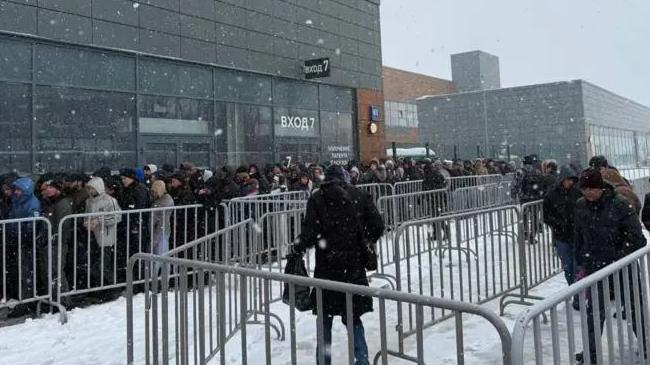 Red u migrantskom centru u Saharovu